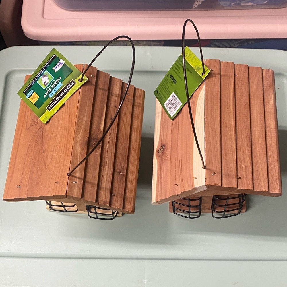 NWT Pennington Cedar Suet Feeding Station set of 2 - Picture 4 of 13